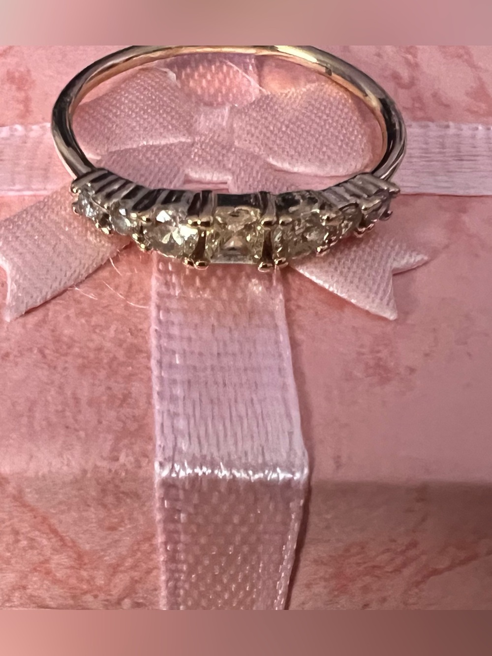 18k Gold Diamond Band Ring - Classic Sparkle